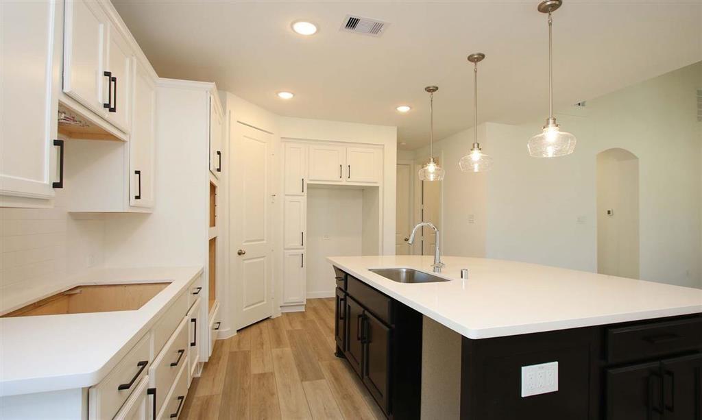 306 2 Highland Bayou Drive, Conroe, Texas 77304, 3 Bedrooms Bedrooms, 7 Rooms Rooms,2 BathroomsBathrooms,Single-family,For Sale,Highland Bayou,71151926