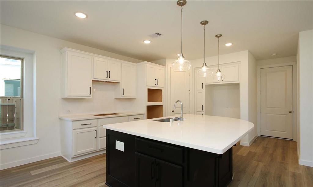 306 2 Highland Bayou Drive, Conroe, Texas 77304, 3 Bedrooms Bedrooms, 7 Rooms Rooms,2 BathroomsBathrooms,Single-family,For Sale,Highland Bayou,71151926