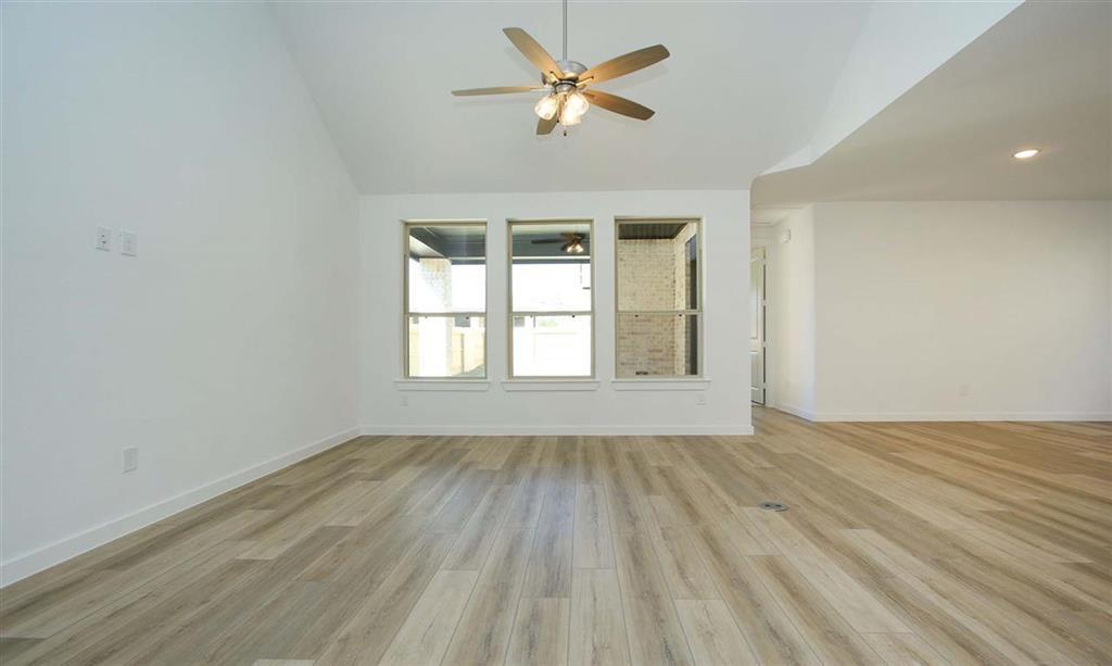 306 2 Highland Bayou Drive, Conroe, Texas 77304, 3 Bedrooms Bedrooms, 7 Rooms Rooms,2 BathroomsBathrooms,Single-family,For Sale,Highland Bayou,71151926