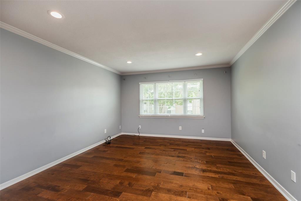 2700 Bellefontaine Street A25 Houston, Gray Walls White Trim Hardwood Floors