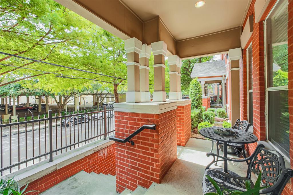 2400 Mccue Road, Houston, Texas 77056, 2 Bedrooms Bedrooms, 5 Rooms Rooms,2 BathroomsBathrooms,Mid/hi-rise Condo,For Sale,2400 MCCUE,Mccue,28039741