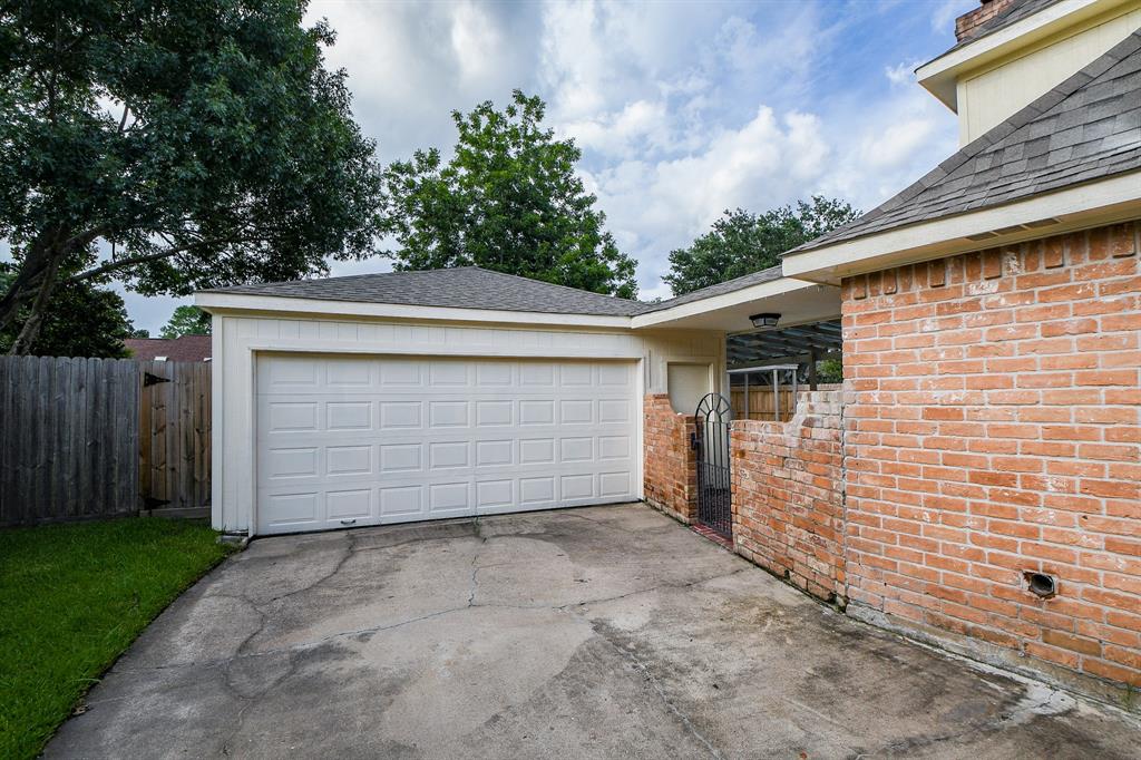 15506 2 Cabildo Drive, Houston, Texas 77083, 4 Bedrooms Bedrooms, 7 Rooms Rooms,2 BathroomsBathrooms,Single-family,For Sale,Cabildo,32115157