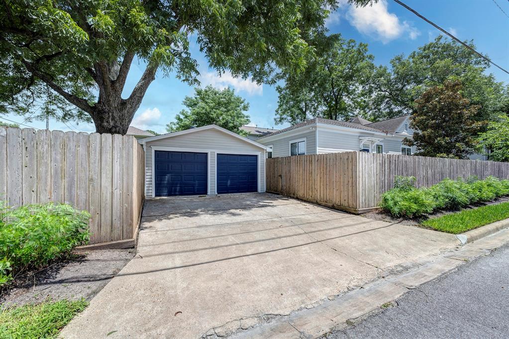 347 1 27th Street, Houston, Texas 77008, 3 Bedrooms Bedrooms, 13 Rooms Rooms,2 BathroomsBathrooms,Single-family,For Sale,27th,19473888