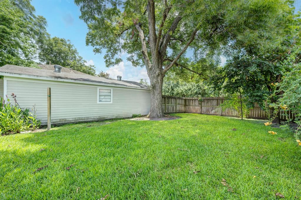 347 1 27th Street, Houston, Texas 77008, 3 Bedrooms Bedrooms, 13 Rooms Rooms,2 BathroomsBathrooms,Single-family,For Sale,27th,19473888