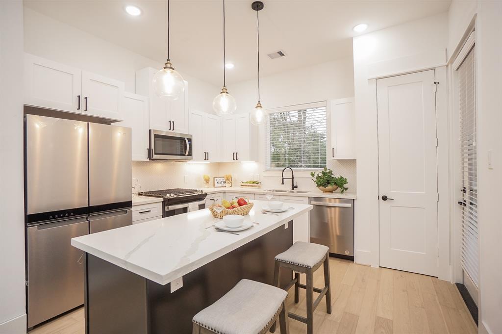 1845 3 Flowing Springs Trail, Spring Branch, Texas 77080, 3 Bedrooms Bedrooms, 7 Rooms Rooms,3 BathroomsBathrooms,Single-family,For Sale,Flowing Springs Trail,73431263
