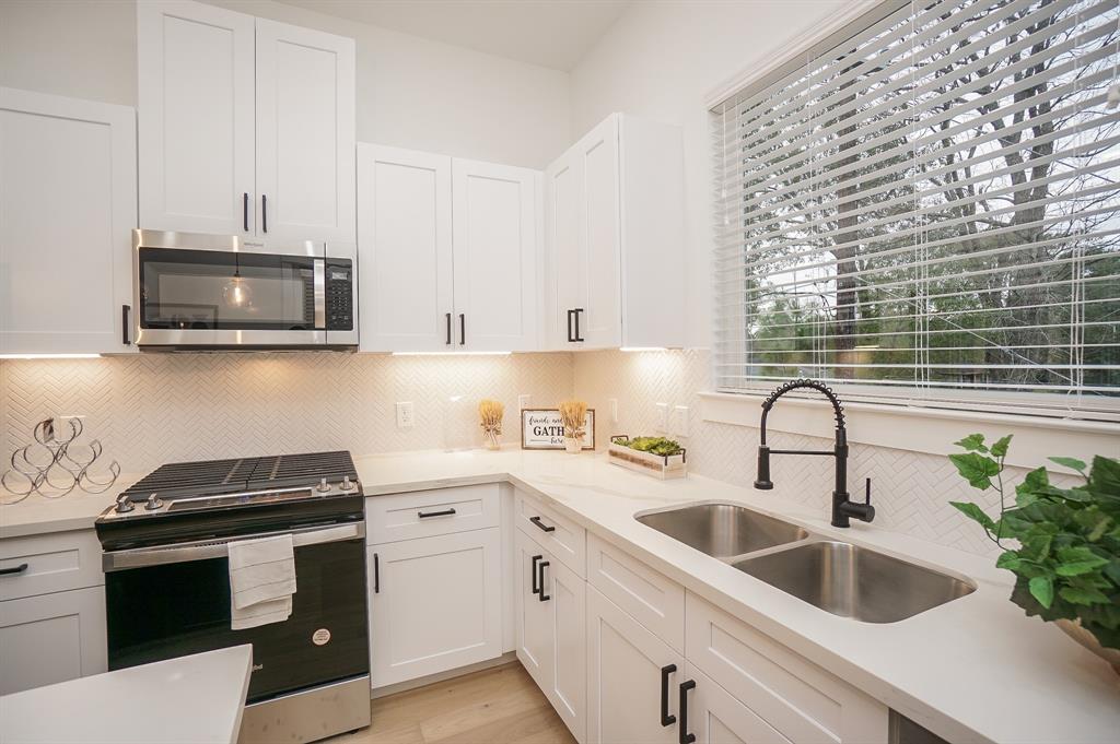 1845 3 Flowing Springs Trail, Spring Branch, Texas 77080, 3 Bedrooms Bedrooms, 7 Rooms Rooms,3 BathroomsBathrooms,Single-family,For Sale,Flowing Springs Trail,73431263