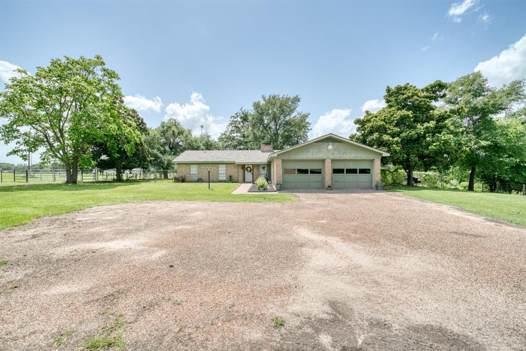 1972 Fm 1452 E,  Madisonville,  TX 77864