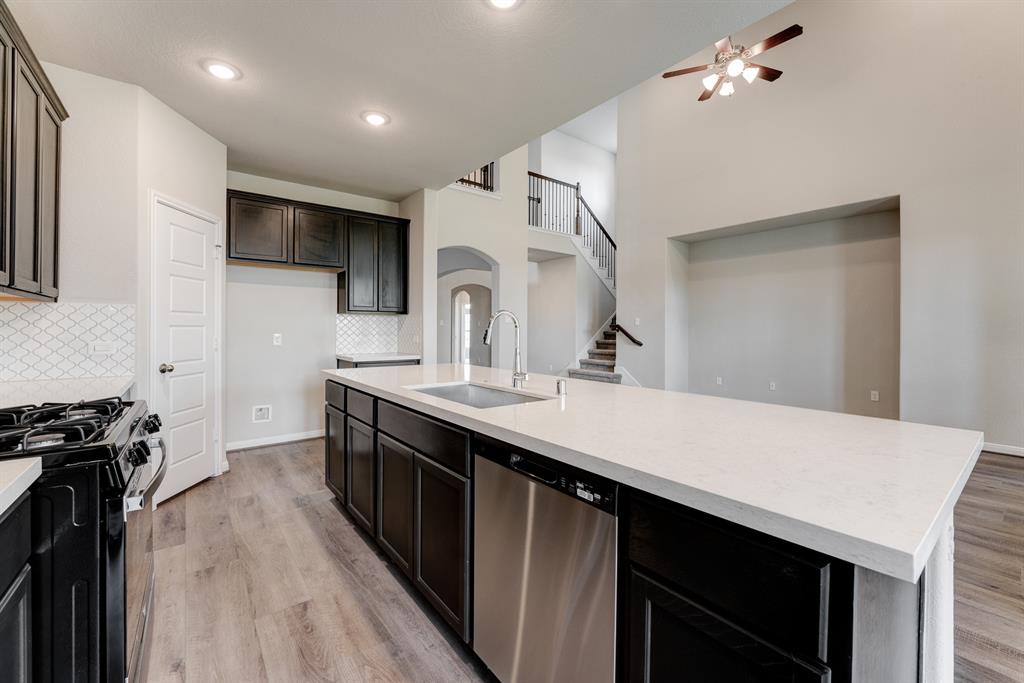 1605 2 Diamond Mountain Drive, Iowa Colony, Texas 77583, 4 Bedrooms Bedrooms, 12 Rooms Rooms,3 BathroomsBathrooms,Single-family,For Sale,Diamond Mountain,63650094