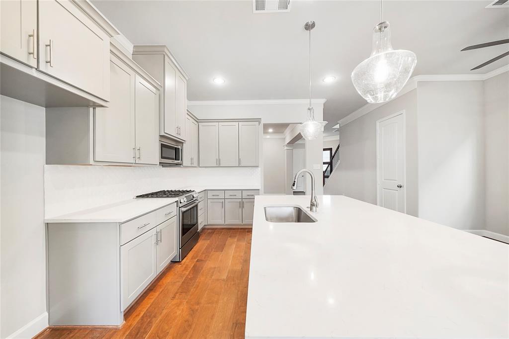 4413 2 Schuler Street, Houston, Texas 77007, 3 Bedrooms Bedrooms, 9 Rooms Rooms,2 BathroomsBathrooms,Single-family,For Sale,Schuler,52234268