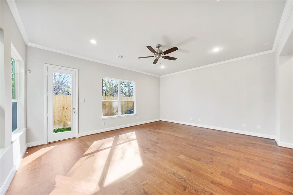4413 2 Schuler Street, Houston, Texas 77007, 3 Bedrooms Bedrooms, 9 Rooms Rooms,2 BathroomsBathrooms,Single-family,For Sale,Schuler,52234268
