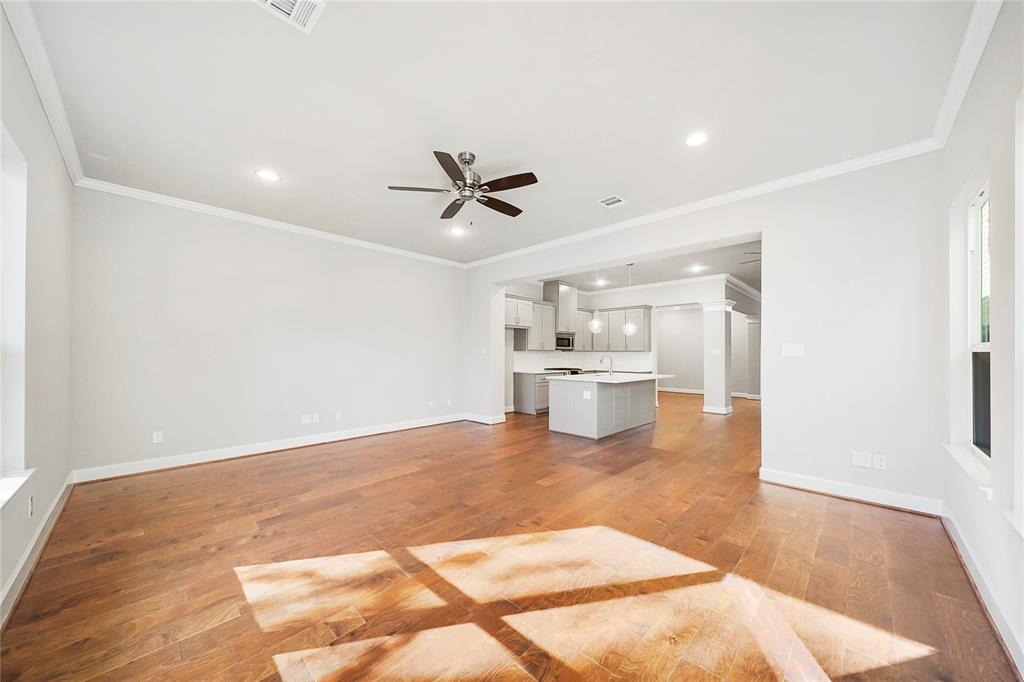4413 2 Schuler Street, Houston, Texas 77007, 3 Bedrooms Bedrooms, 9 Rooms Rooms,2 BathroomsBathrooms,Single-family,For Sale,Schuler,52234268