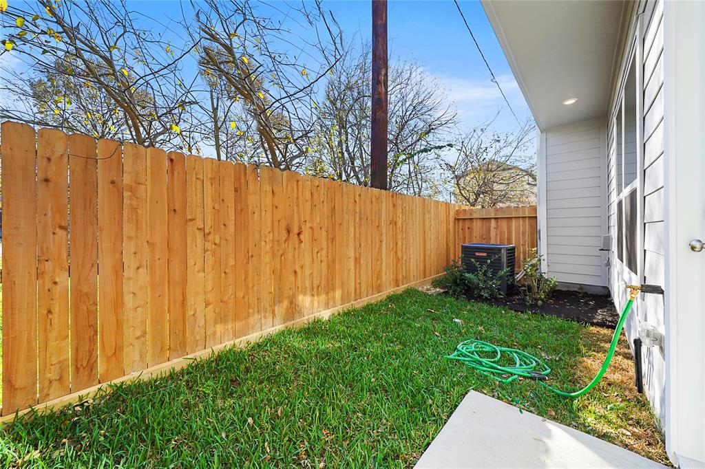 4413 2 Schuler Street, Houston, Texas 77007, 3 Bedrooms Bedrooms, 9 Rooms Rooms,2 BathroomsBathrooms,Single-family,For Sale,Schuler,52234268