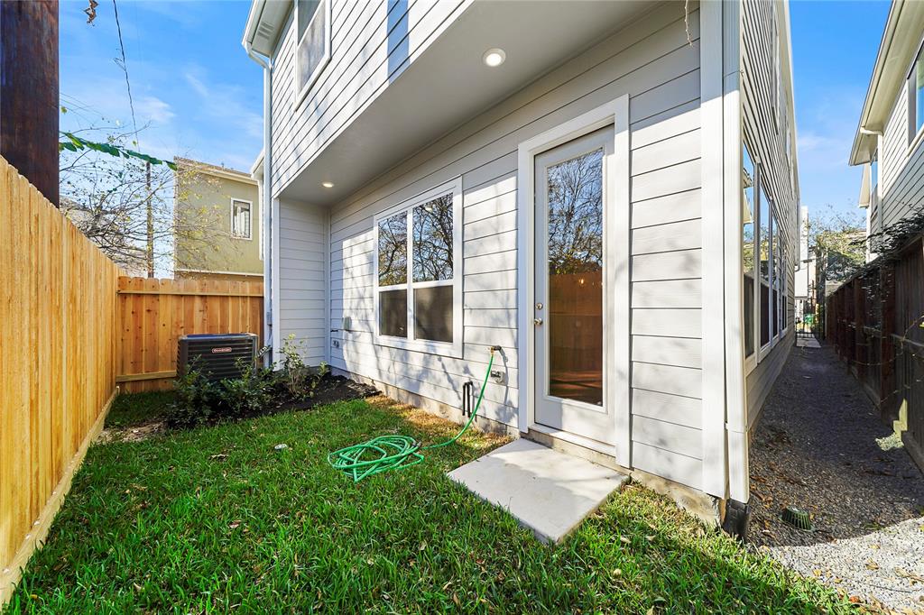 4413 2 Schuler Street, Houston, Texas 77007, 3 Bedrooms Bedrooms, 9 Rooms Rooms,2 BathroomsBathrooms,Single-family,For Sale,Schuler,52234268