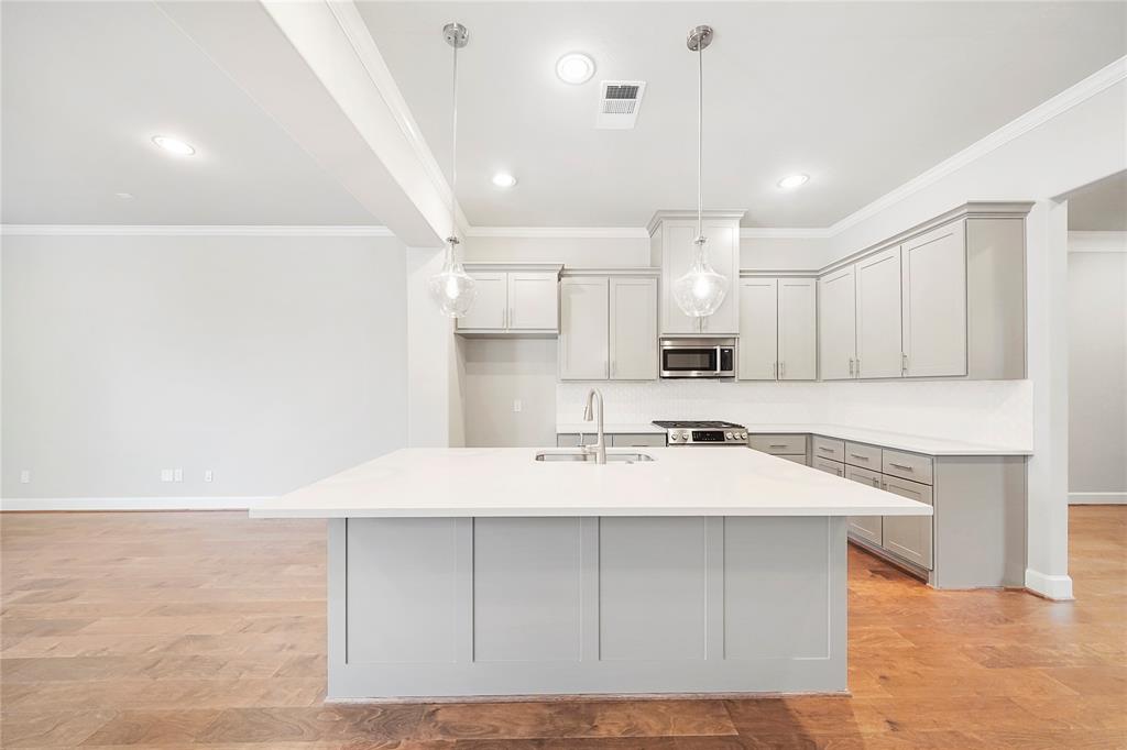 4413 2 Schuler Street, Houston, Texas 77007, 3 Bedrooms Bedrooms, 9 Rooms Rooms,2 BathroomsBathrooms,Single-family,For Sale,Schuler,52234268