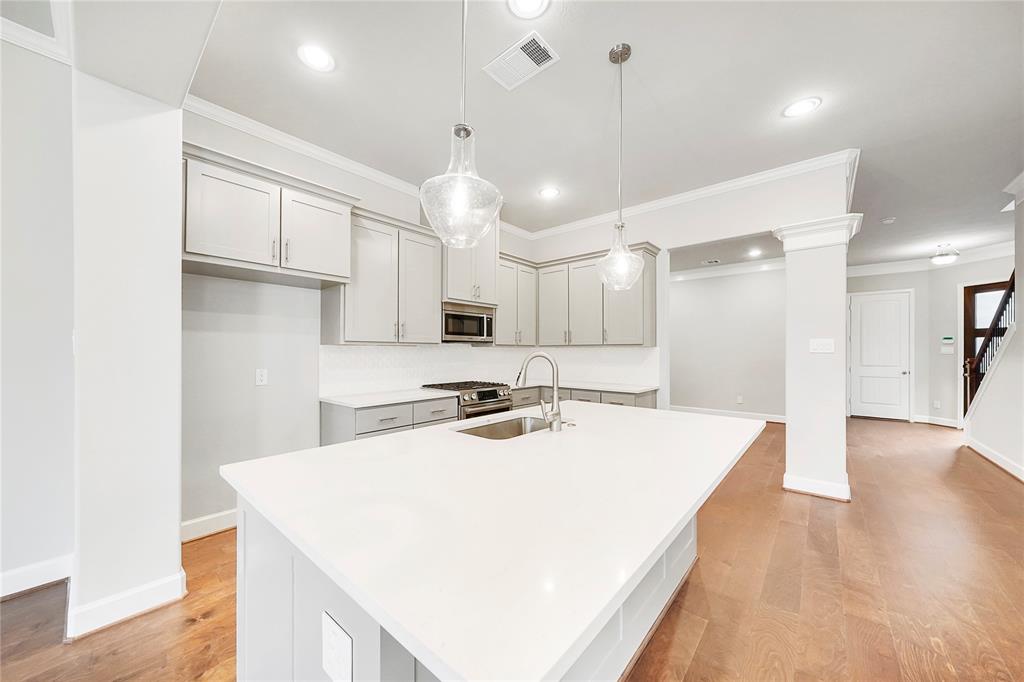 4413 2 Schuler Street, Houston, Texas 77007, 3 Bedrooms Bedrooms, 9 Rooms Rooms,2 BathroomsBathrooms,Single-family,For Sale,Schuler,52234268
