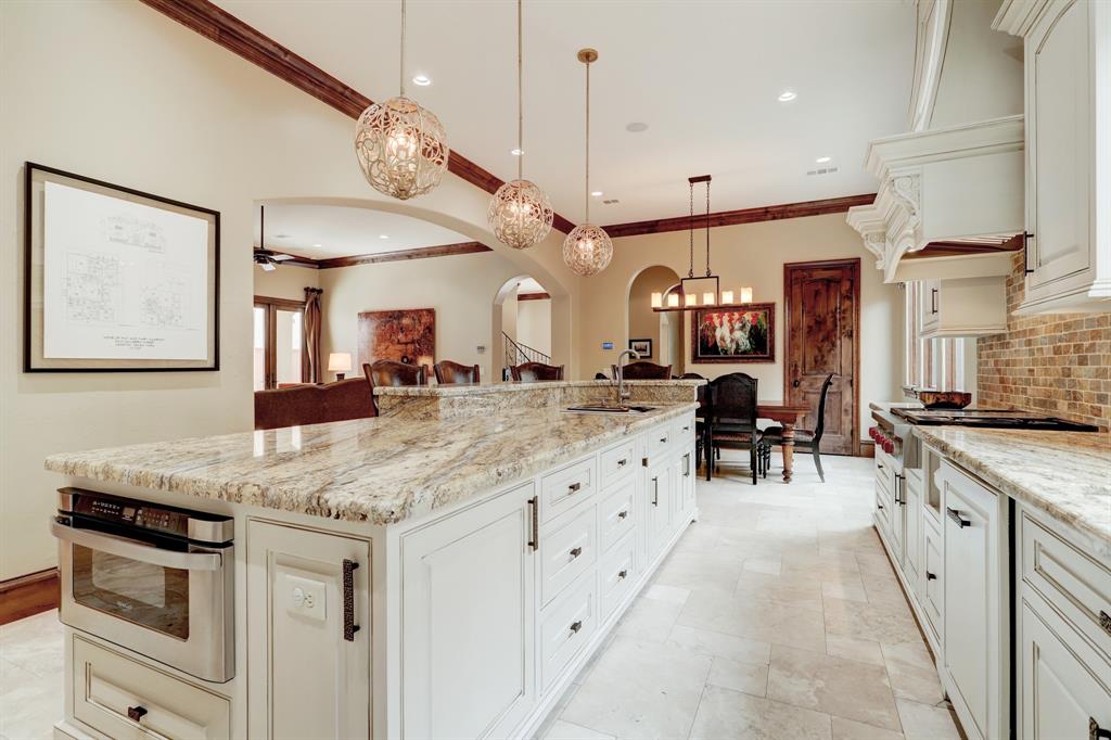 5410 2 Navarro Street, Houston, Texas 77056, 4 Bedrooms Bedrooms, 19 Rooms Rooms,4 BathroomsBathrooms,Single-family,For Sale,Navarro,78119996