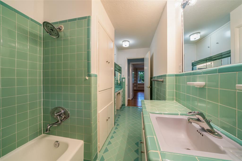 1513 1 Bracher Street, Houston, Texas 77055, 3 Bedrooms Bedrooms, 6 Rooms Rooms,2 BathroomsBathrooms,Single-family,For Sale,Bracher,56355149