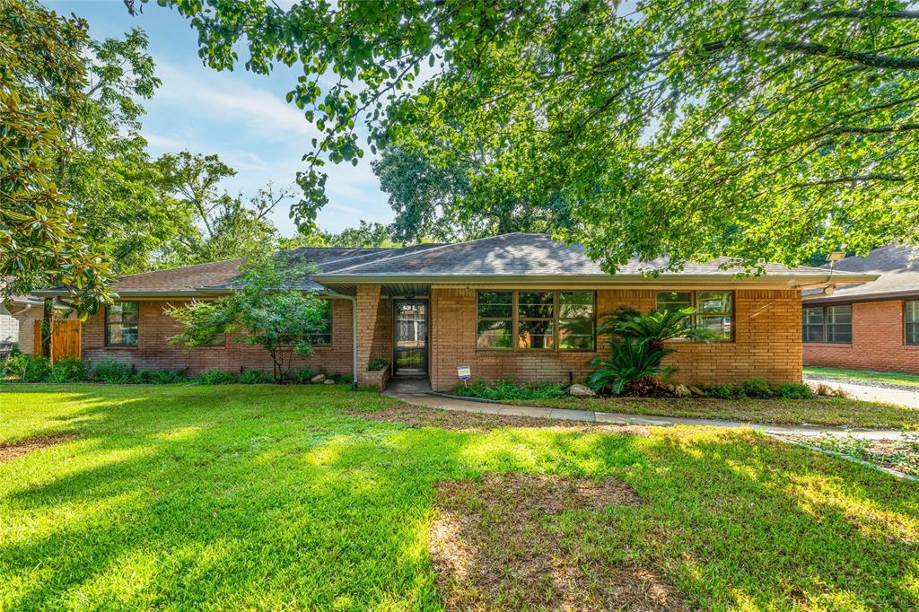 1513 1 Bracher Street, Houston, Texas 77055, 3 Bedrooms Bedrooms, 6 Rooms Rooms,2 BathroomsBathrooms,Single-family,For Sale,Bracher,56355149