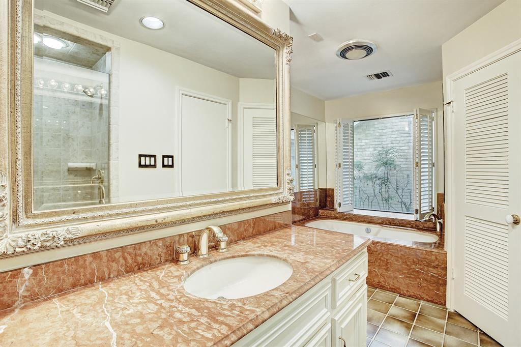 28 1 Broad Oaks Drive, Houston, Texas 77056, 3 Bedrooms Bedrooms, 9 Rooms Rooms,2 BathroomsBathrooms,Single-family,For Sale,Broad Oaks,13308085