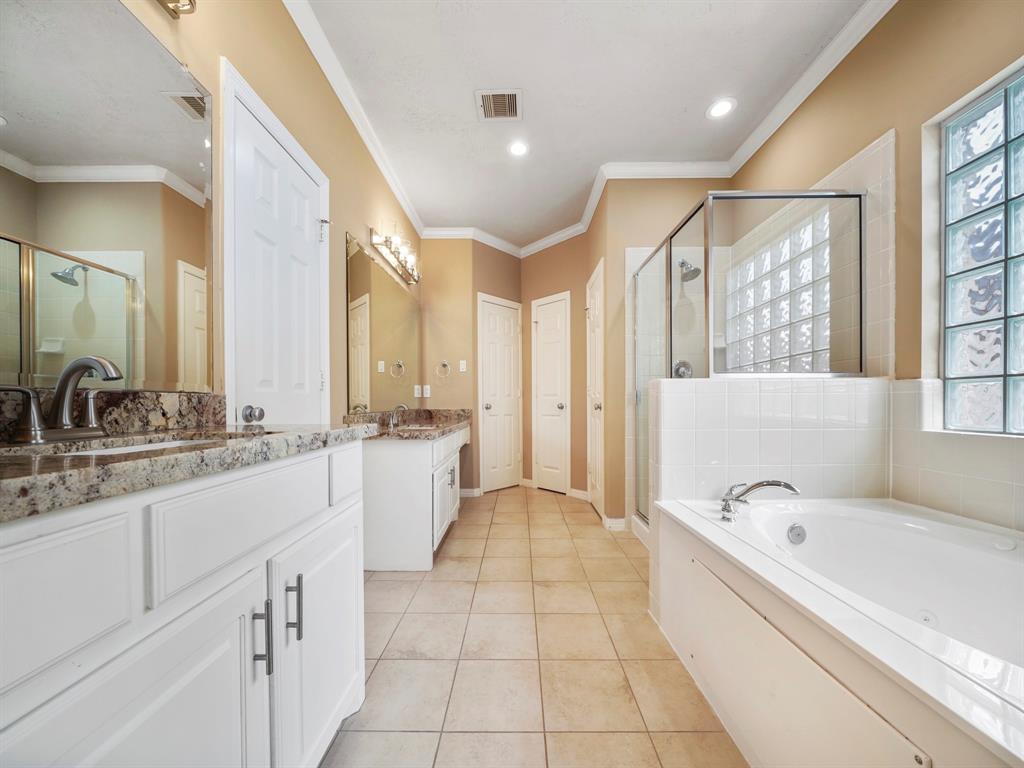 7827 2 Shady Villa Meadow Meadow, Houston, Texas 77055, 3 Bedrooms Bedrooms, 9 Rooms Rooms,2 BathroomsBathrooms,Townhouse/condo,For Sale,Shady Villa Meadow,29079863