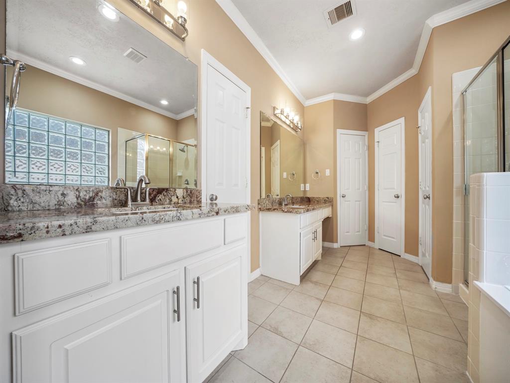 7827 2 Shady Villa Meadow Meadow, Houston, Texas 77055, 3 Bedrooms Bedrooms, 9 Rooms Rooms,2 BathroomsBathrooms,Townhouse/condo,For Sale,Shady Villa Meadow,29079863