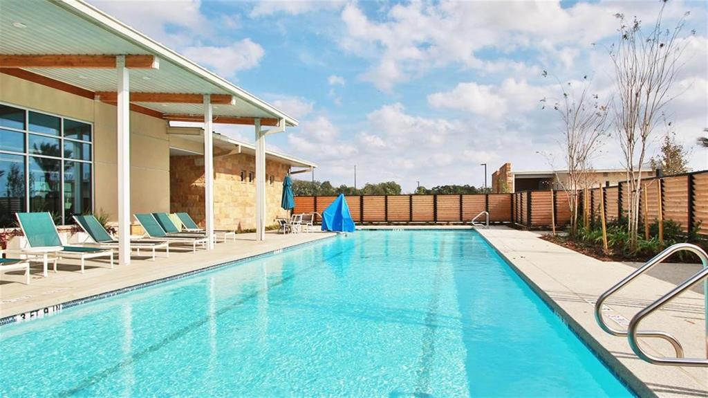 28814 2 Creekside Bend Drive, Fulshear, Texas 77441, 5 Bedrooms Bedrooms, 9 Rooms Rooms,4 BathroomsBathrooms,Single-family,For Sale,Creekside Bend,88022373