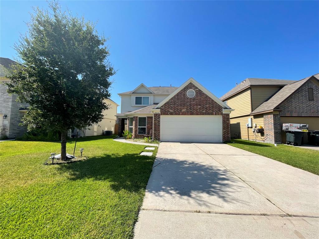 9972 Hyacinth Way Conroe, Texas VERY PRETTY HOUSE. Come and see your next home. This house will FULL FILL your expectations.
Is super cozy, warm and very well maintained.
NO CARPETS, JUST LAMINATED FLOORS.
Includes refrigerator, microwave, washer and dryer machines (if need it); all curtains are included. You will get a great backyard with a nice Gazebo, ideal to entertain family and friends. You will also get an unbeatable location with easy access to I-45 that will allow you to be in The Woodlands mall, exclusives stores and restaurants in 10 min. Recognized medical centers are 5 minutes away, and if you have kids, you will have good schools very near.