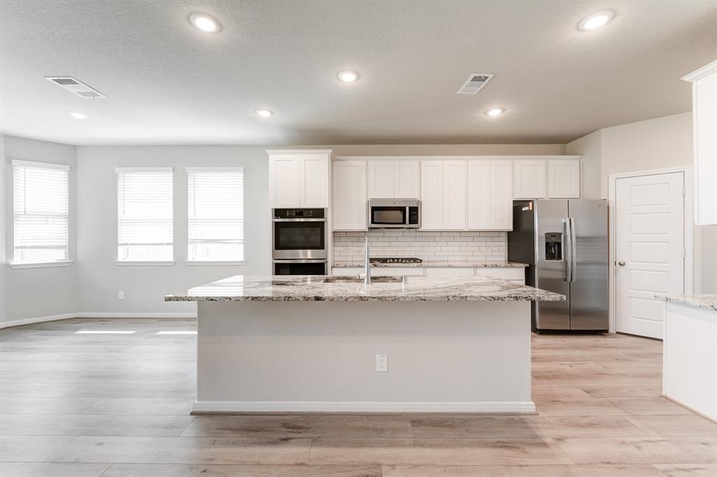 21428 2 Kings Guild Lane, Kingwood, Texas 77339, 4 Bedrooms Bedrooms, 14 Rooms Rooms,2 BathroomsBathrooms,Single-family,For Sale,Kings Guild,64580261