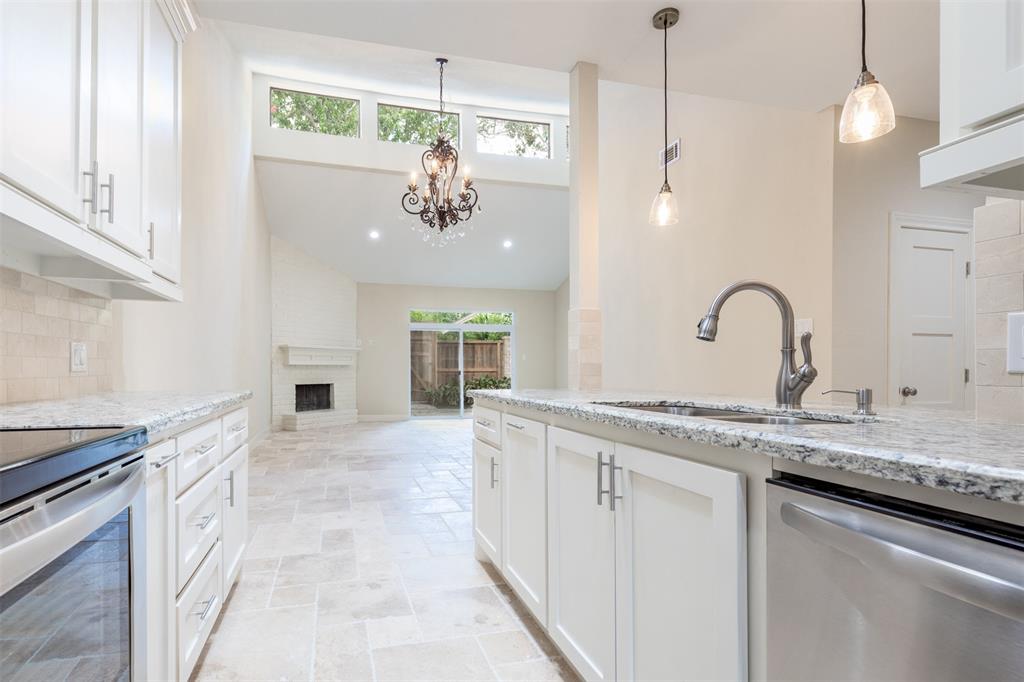 909 1 Bayou River Drive, Houston, Texas 77079, 3 Bedrooms Bedrooms, 5 Rooms Rooms,2 BathroomsBathrooms,Single-family,For Sale,Bayou River,54588122