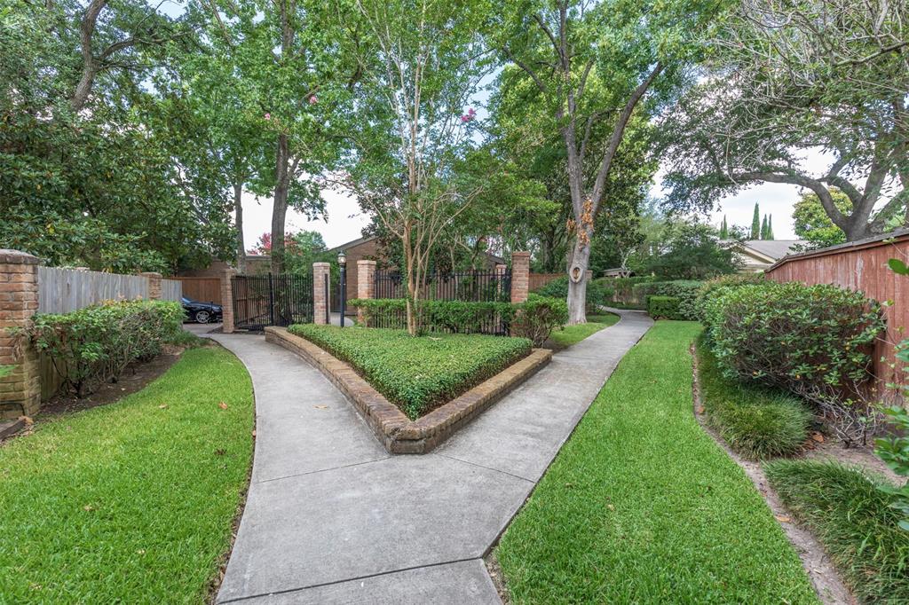 909 1 Bayou River Drive, Houston, Texas 77079, 3 Bedrooms Bedrooms, 5 Rooms Rooms,2 BathroomsBathrooms,Single-family,For Sale,Bayou River,54588122