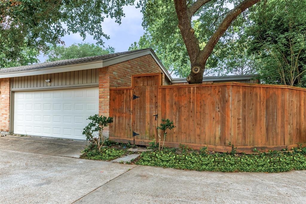 909 1 Bayou River Drive, Houston, Texas 77079, 3 Bedrooms Bedrooms, 5 Rooms Rooms,2 BathroomsBathrooms,Single-family,For Sale,Bayou River,54588122