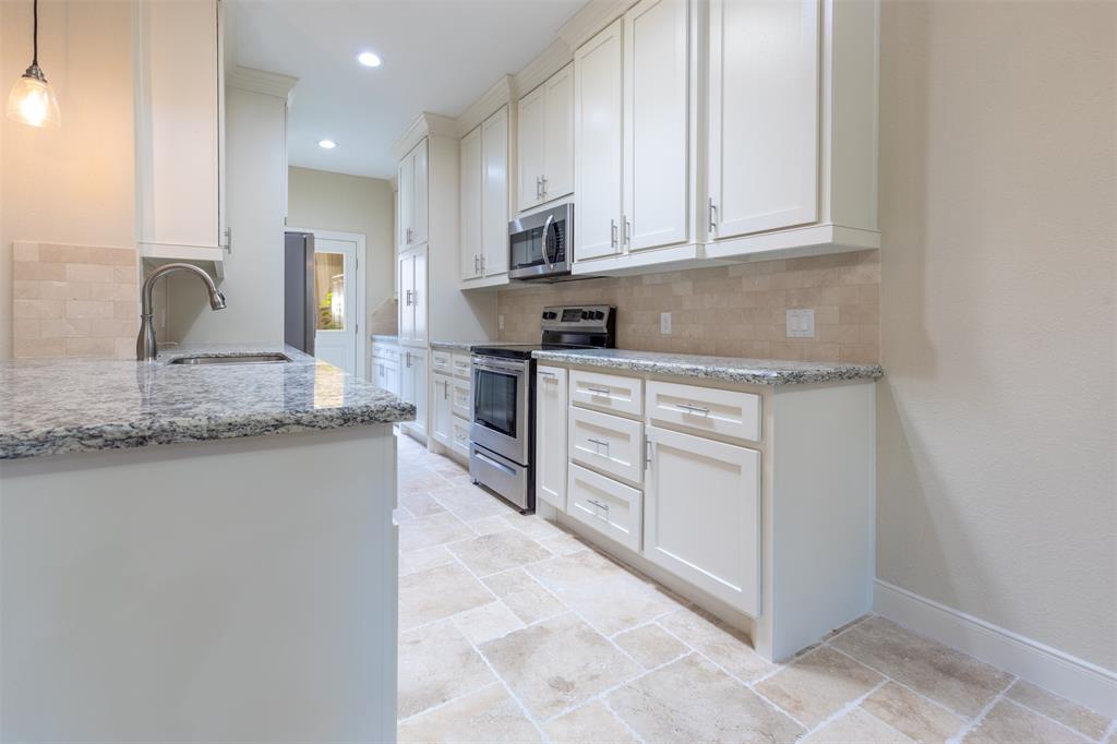 909 1 Bayou River Drive, Houston, Texas 77079, 3 Bedrooms Bedrooms, 5 Rooms Rooms,2 BathroomsBathrooms,Single-family,For Sale,Bayou River,54588122