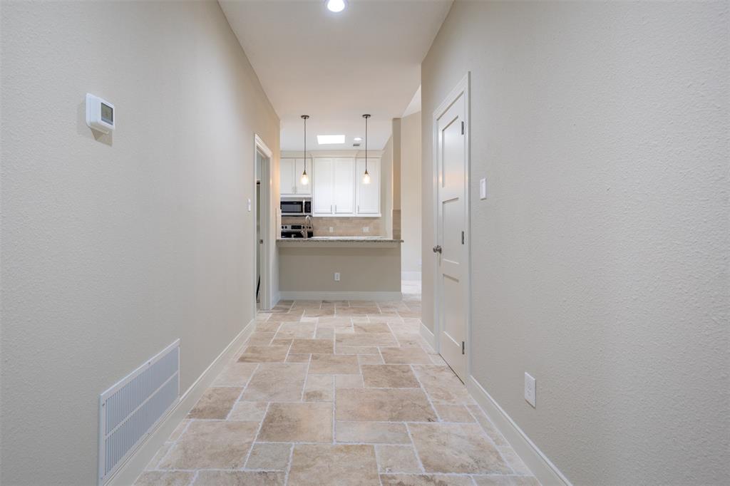 909 1 Bayou River Drive, Houston, Texas 77079, 3 Bedrooms Bedrooms, 5 Rooms Rooms,2 BathroomsBathrooms,Single-family,For Sale,Bayou River,54588122