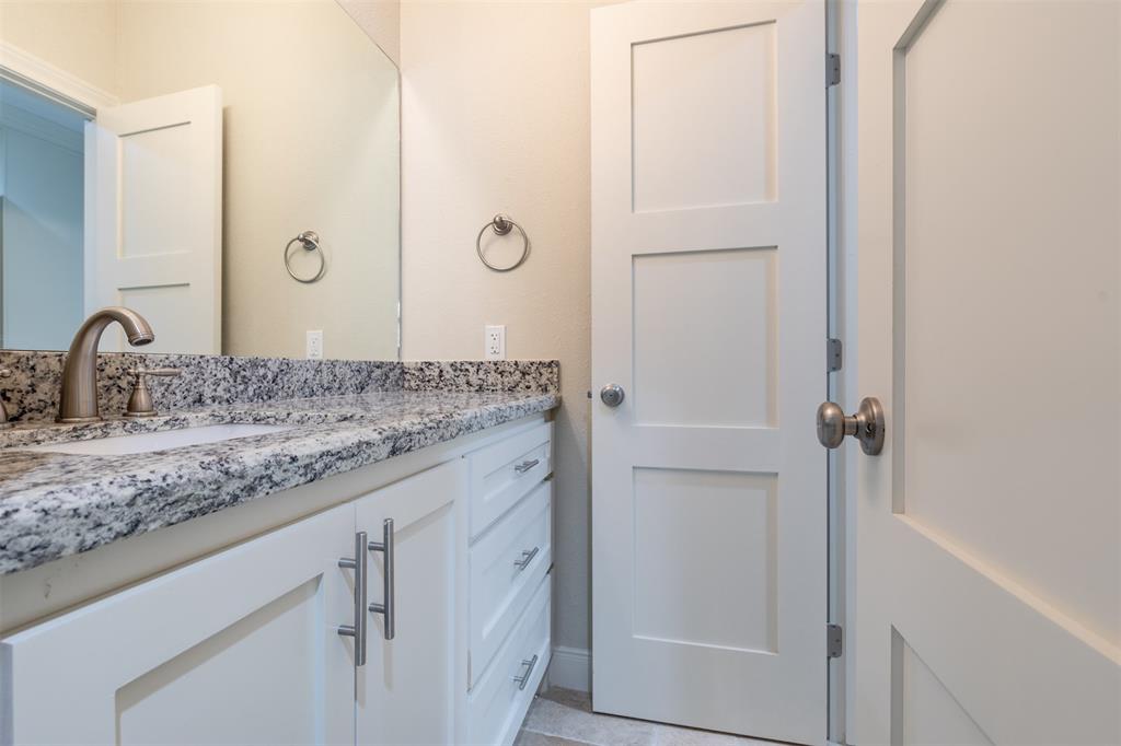 909 1 Bayou River Drive, Houston, Texas 77079, 3 Bedrooms Bedrooms, 5 Rooms Rooms,2 BathroomsBathrooms,Single-family,For Sale,Bayou River,54588122