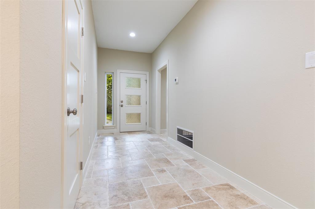 909 1 Bayou River Drive, Houston, Texas 77079, 3 Bedrooms Bedrooms, 5 Rooms Rooms,2 BathroomsBathrooms,Single-family,For Sale,Bayou River,54588122