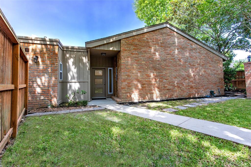 909 1 Bayou River Drive, Houston, Texas 77079, 3 Bedrooms Bedrooms, 5 Rooms Rooms,2 BathroomsBathrooms,Single-family,For Sale,Bayou River,54588122