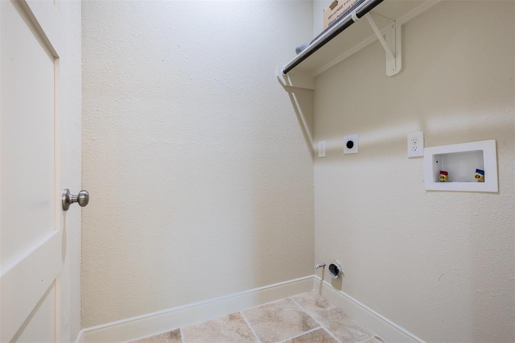 909 1 Bayou River Drive, Houston, Texas 77079, 3 Bedrooms Bedrooms, 5 Rooms Rooms,2 BathroomsBathrooms,Single-family,For Sale,Bayou River,54588122