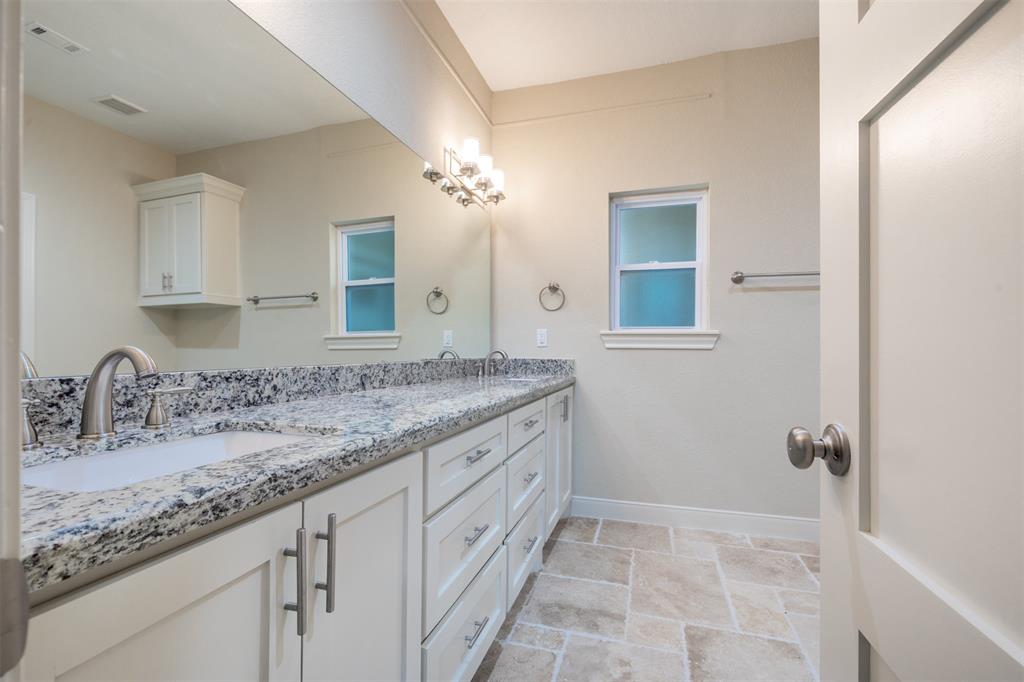 909 1 Bayou River Drive, Houston, Texas 77079, 3 Bedrooms Bedrooms, 5 Rooms Rooms,2 BathroomsBathrooms,Single-family,For Sale,Bayou River,54588122