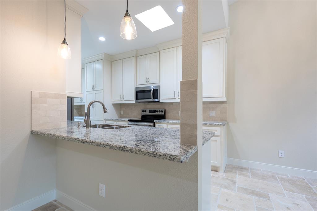 909 1 Bayou River Drive, Houston, Texas 77079, 3 Bedrooms Bedrooms, 5 Rooms Rooms,2 BathroomsBathrooms,Single-family,For Sale,Bayou River,54588122