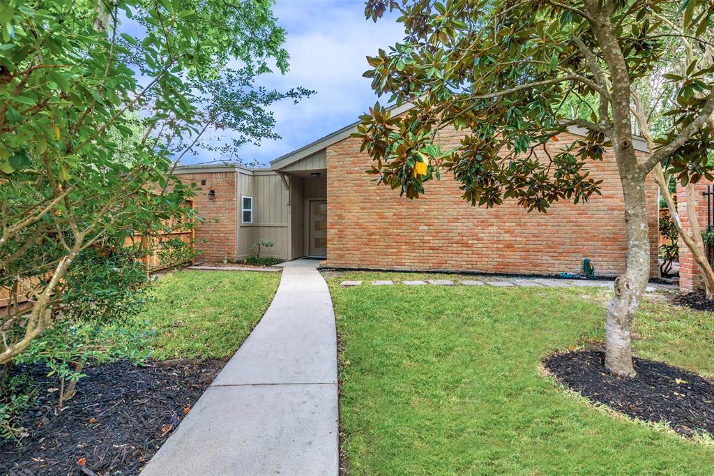 909 1 Bayou River Drive, Houston, Texas 77079, 3 Bedrooms Bedrooms, 5 Rooms Rooms,2 BathroomsBathrooms,Single-family,For Sale,Bayou River,54588122