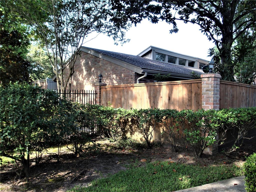 909 1 Bayou River Drive, Houston, Texas 77079, 3 Bedrooms Bedrooms, 5 Rooms Rooms,2 BathroomsBathrooms,Single-family,For Sale,Bayou River,54588122