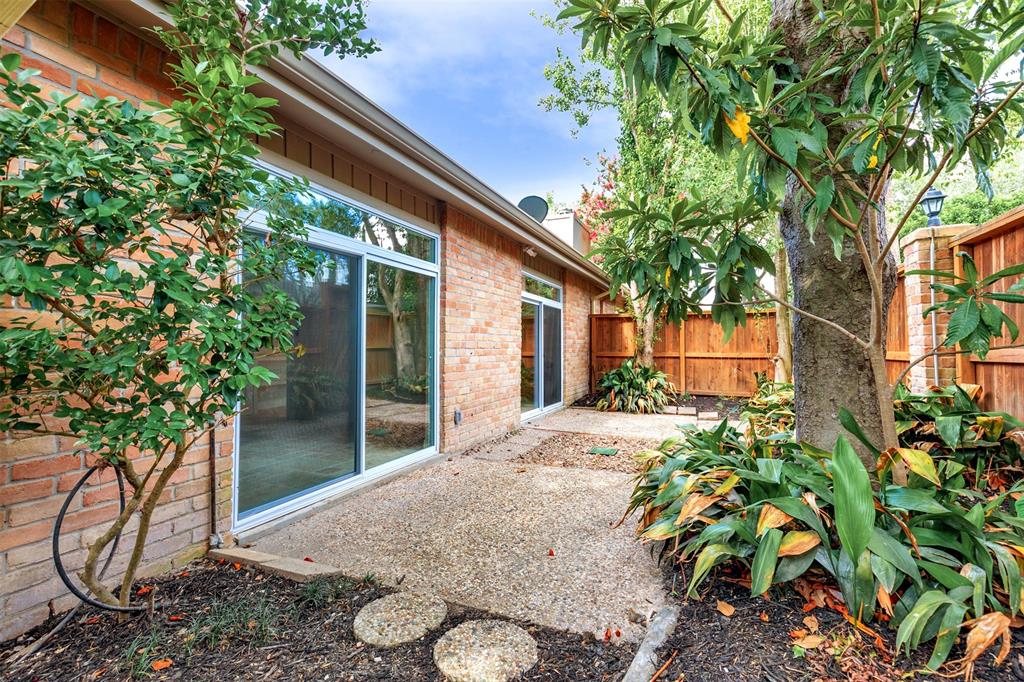 909 1 Bayou River Drive, Houston, Texas 77079, 3 Bedrooms Bedrooms, 5 Rooms Rooms,2 BathroomsBathrooms,Single-family,For Sale,Bayou River,54588122