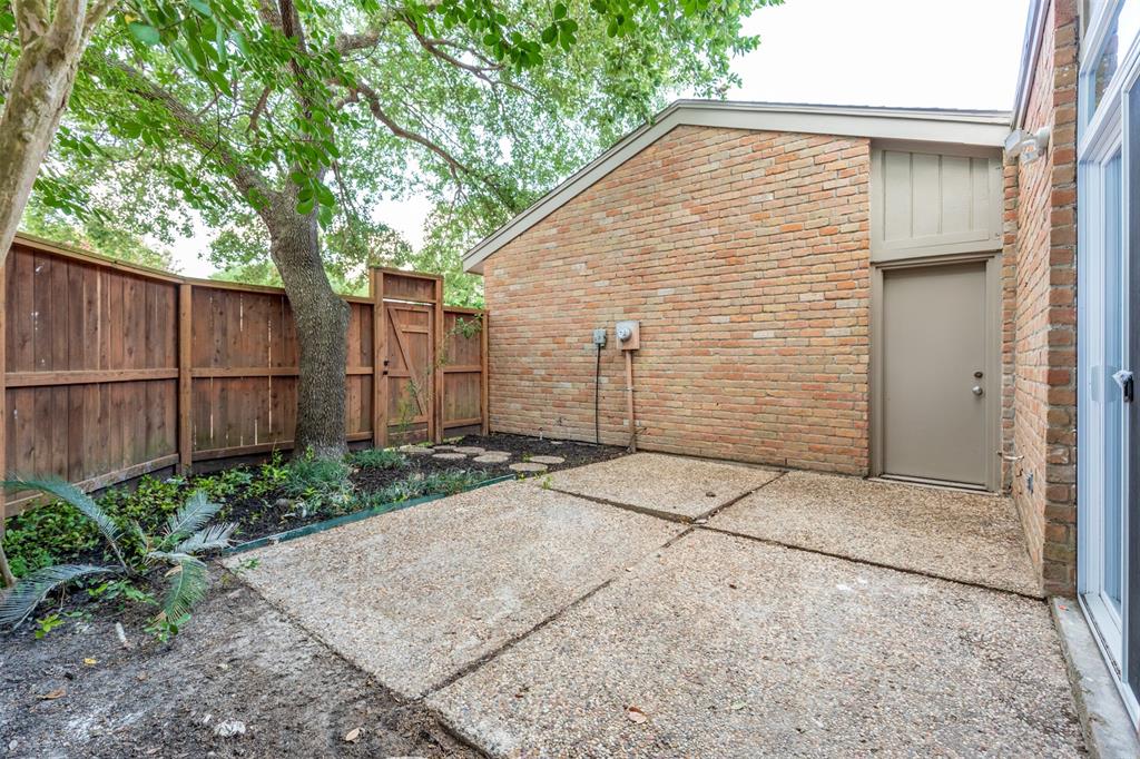 909 1 Bayou River Drive, Houston, Texas 77079, 3 Bedrooms Bedrooms, 5 Rooms Rooms,2 BathroomsBathrooms,Single-family,For Sale,Bayou River,54588122