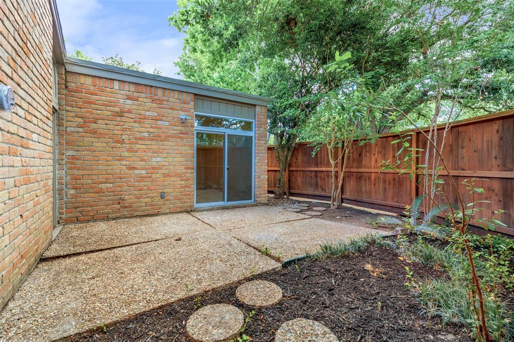 909 1 Bayou River Drive, Houston, Texas 77079, 3 Bedrooms Bedrooms, 5 Rooms Rooms,2 BathroomsBathrooms,Single-family,For Sale,Bayou River,54588122