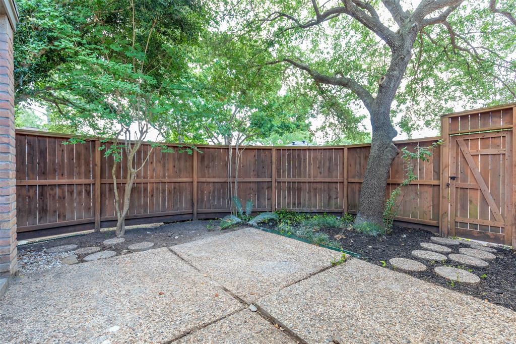 909 1 Bayou River Drive, Houston, Texas 77079, 3 Bedrooms Bedrooms, 5 Rooms Rooms,2 BathroomsBathrooms,Single-family,For Sale,Bayou River,54588122