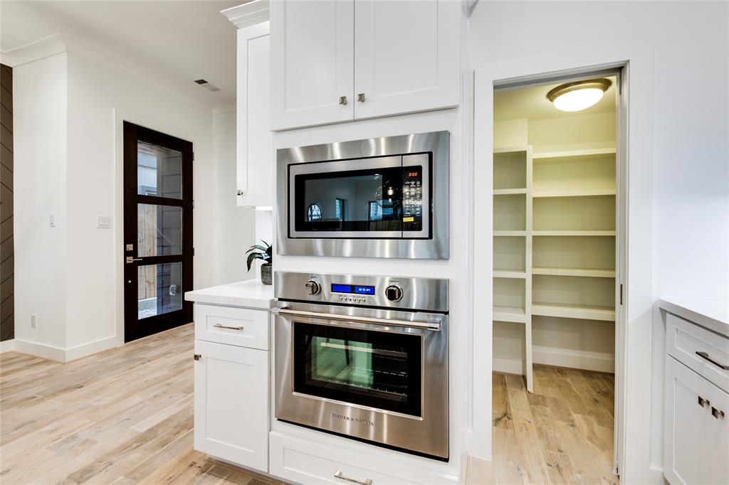 2106 3 HAZARD Street, Houston, Texas 77019, 4 Bedrooms Bedrooms, 14 Rooms Rooms,3 BathroomsBathrooms,Single-family,For Sale,HAZARD,67489092