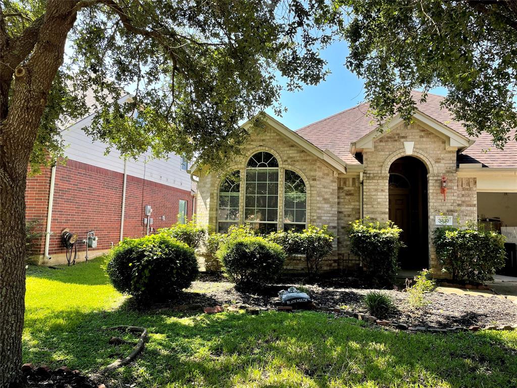 3319 Chadington Lane Spring, Texas Spacious 3 bedroom 2 bath home in Louetta Lakes West. Open floor plan with large living room. Includes the refrigerator, washer, and dryer. Easy access to I45 and Grand parkway. Make your appointment today!