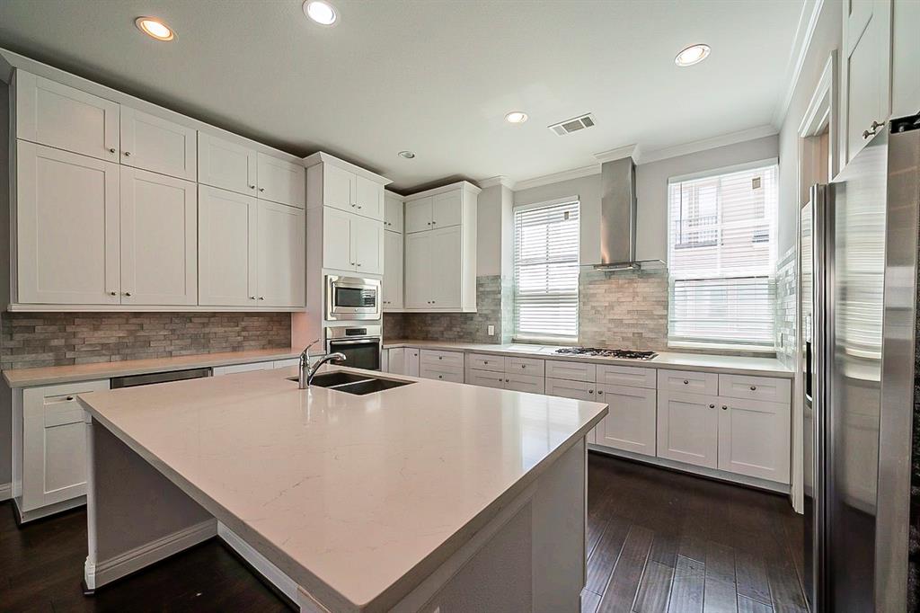 5625 3 Mina Way, Houston, Texas 77081, 3 Bedrooms Bedrooms, 3 Rooms Rooms,3 BathroomsBathrooms,Single-family,For Sale,Mina,72494186