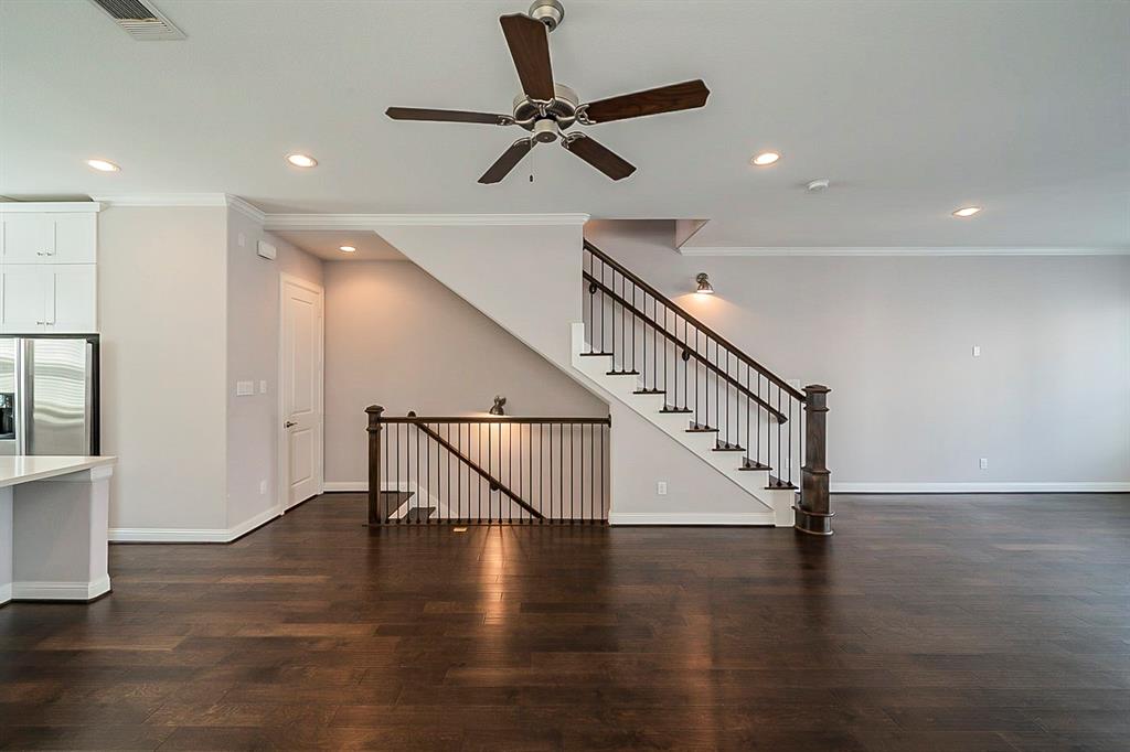 5625 3 Mina Way, Houston, Texas 77081, 3 Bedrooms Bedrooms, 3 Rooms Rooms,3 BathroomsBathrooms,Single-family,For Sale,Mina,72494186