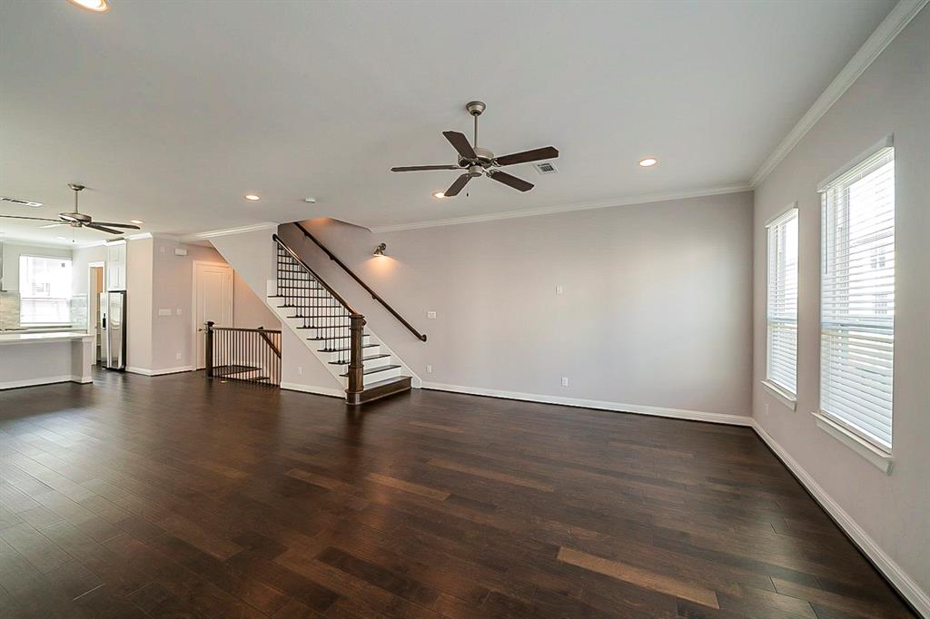 5625 3 Mina Way, Houston, Texas 77081, 3 Bedrooms Bedrooms, 3 Rooms Rooms,3 BathroomsBathrooms,Single-family,For Sale,Mina,72494186
